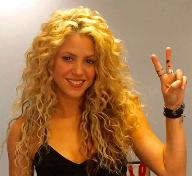 Famosos que cantam em outro idioma Shakira