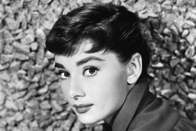 Famosos que enfrentaram tristeza na infância Audrey Hepburn