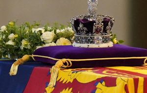 Rainha Elizabeth II: Conheça algumas curiosidades sobre a coroa sobre o caixão