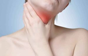7 coisas para ajudar a amenizar a dor de garganta
