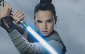 Star Wars terá nova trilogia nos cinemas: Daisy Ridley retorna com Rey.