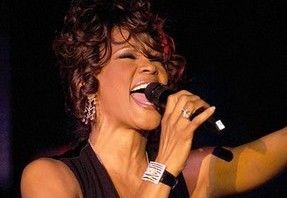 Whitney Houston - Confira Mais Sobre a Cantora Americana