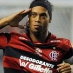 Futuro de Ronaldinho será definido nesta sexta-feira