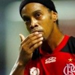 Ronaldinho rompe com o Flamengo e cobra do clube uma dívida de 40 milhões