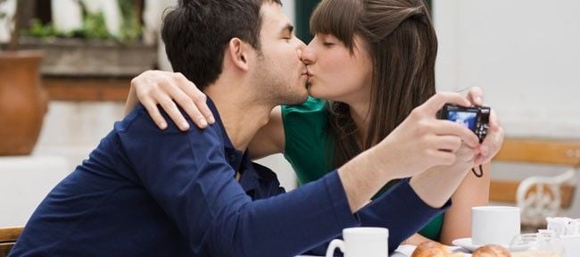 Para namorar em público também é necessário regras de etiqueta
