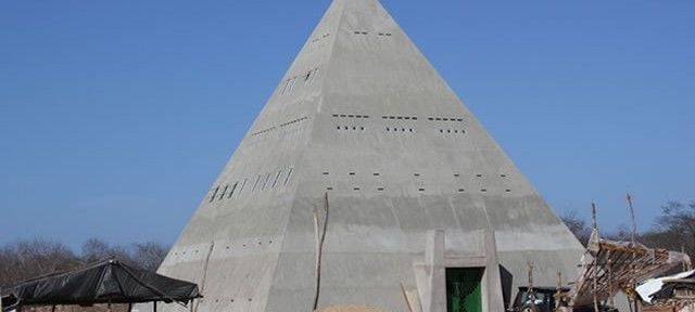 É construída uma pirâmide misteriosa por Seita secreta no Ceará