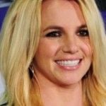 Britney Spears é monitorada pelo pai e noivo