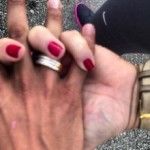 Neymar posta foto de aliança e mãos dadas com seu amor e faz mistério sobre a identidade da moça 