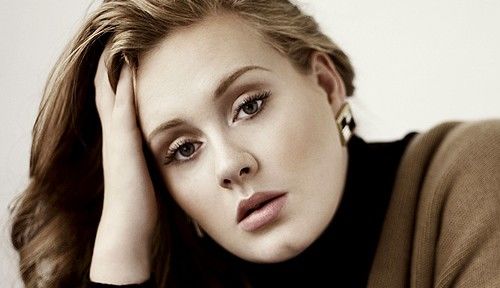 Adele receberá multa do governo por não registrar seu filho