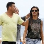 Ronaldo curte praia com Paula Morais e assume namoro 