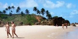 Conheça as praias de nudismo brasileira