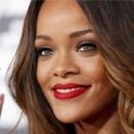 Cantora Rihanna completa 25 anos
