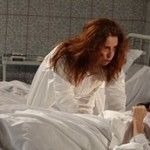 Laura descobre que está em um sanatório em Lado a Lado