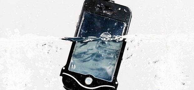 Cases protegem iPhones da água