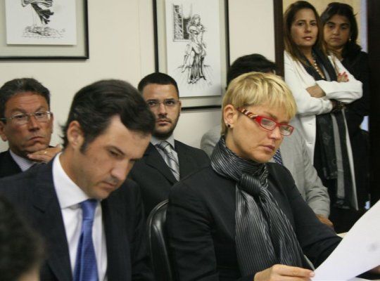 Justiça bloqueia contas da Band para pagamento de dívida indenização para Xuxa