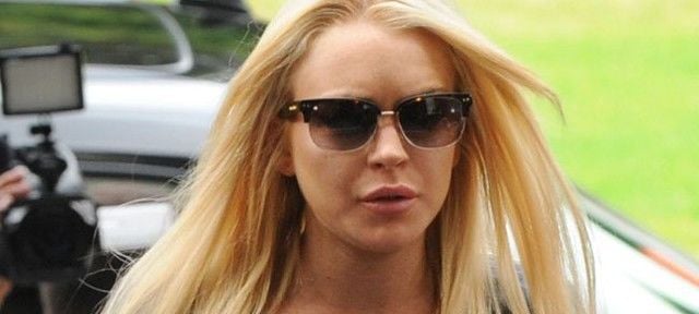 Lindsay Lohan tem alta de clínica e quer se isolar