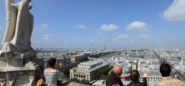 Paris inaugura nova torre com vista 360 graus da cidade