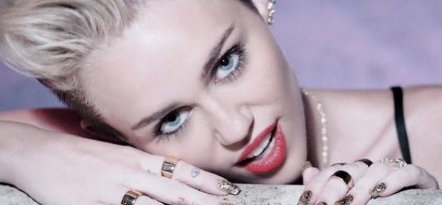 Miley Cyrus chega ao topo das paradas britânicas