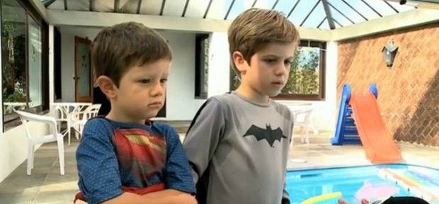 Crianças de 3 e 5 anos salvam idoso de se afogar em piscina, em Caxias do Sul