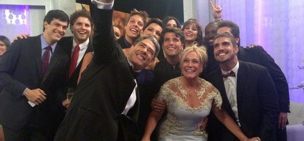 Prêmio Melhores do Ano (Faustão) copia 'selfie' de Ellen Degeneres no Oscar 2014