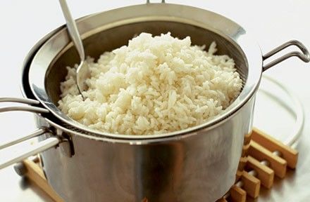 Dicas de como fazer arroz soltinho sem usar a famosa "Panela de Arroz"