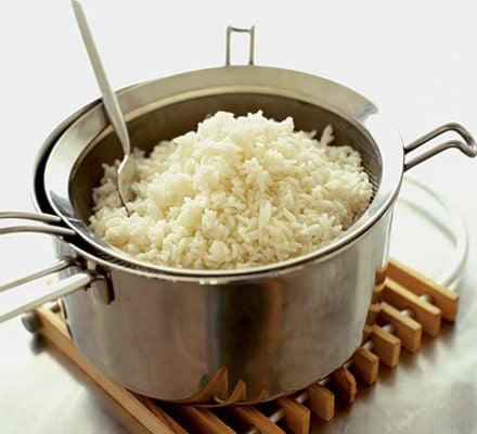 Dicas de como fazer arroz soltinho sem usar a famosa "Panela de Arroz"