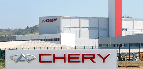 Chery Brasil inaugura fábrica de R$ 1 bi! Novo Celer 2015 'nacional' chega em setembro