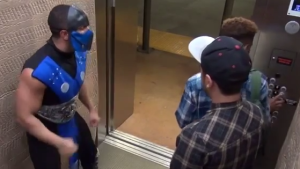 Vídeos engraçados: Pegadinha do Mortal Kombat no elevador é hilária
