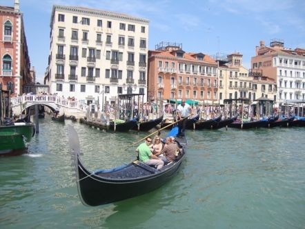 Turismo urbano sobre as águas: veja cidades que podem ser exploradas de barco