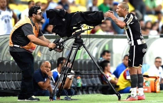 Julgamento suspende Emerson Sheik e Júlio César por 4 jogos no Brasileirão