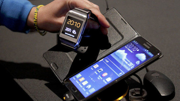 Samsung lança no Brasil o Galaxy Note 4 e o relógio inteligente Gear S - veja