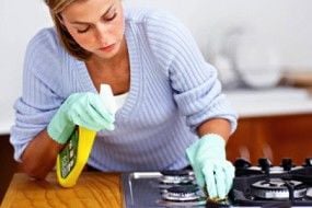 Precisa limpar o forno e o fogão? Veja dicas úteis que a maioria desconhece