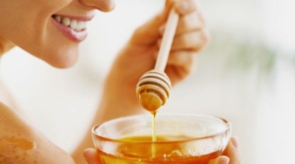 O mel pode ser mais útil do que você pensa! Veja 7 maneiras de usá-lo em prol da beleza