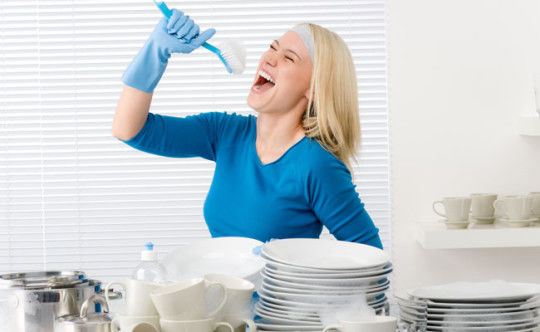 Dicas simples e práticas pra limpar os itens mais sujos da cozinha