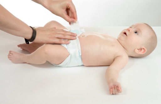 8 respostas para dúvidas comuns a respeito do cocô do bebê