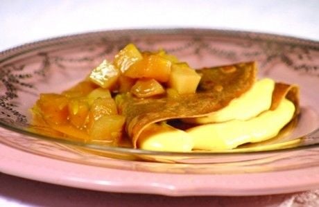 Receita Crepes de Quinoa e Canela com Calda de Pêssego