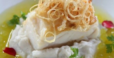 Receita Cubo de Bacalhau ao Vapor Sobre Purê de Inhame Trufado