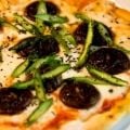 Receita Pizza de Mussarela de Búfala, Shitakes e Aspargos