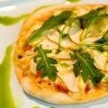 Receita Pizza de Queijo Taleggio, Pêra e Rúcula