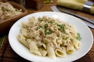 Receita Macarrão ao Molho Branco com Atum