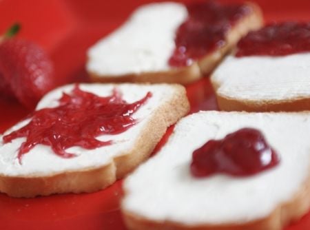 Receita Fake Cheesecake (torradas com Geléia e Cream Cheese)