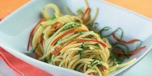 Receita Espaguete com Couve e um Toque Picante