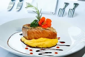 Receita Salmão com Crosta de Pistache e Purê de Mandioquinha