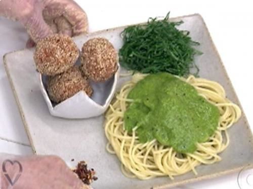 Receita Bolinho de Linguiça e Pesto de Couve