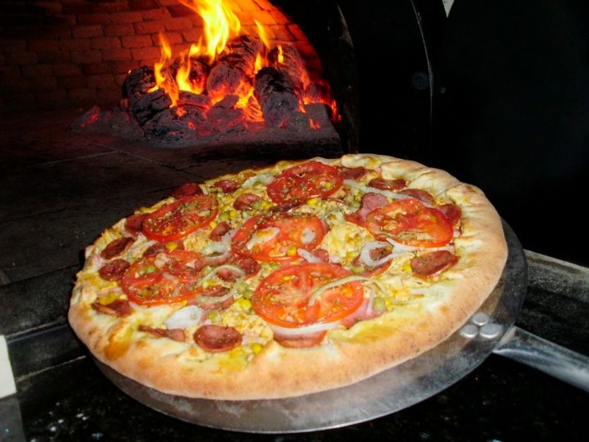Pizza no Forno a Lenha Receita de Massas ClickGrátis