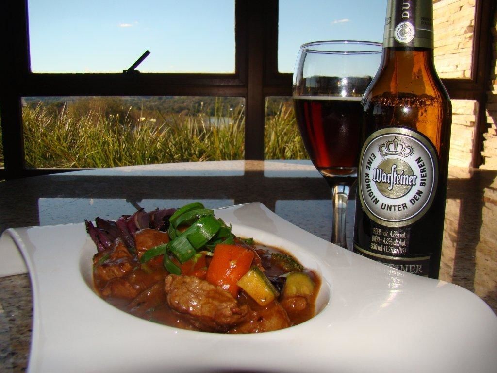 Receita Guisado de Filé Mignon ao Dunkel do Aguativa Golf Resort