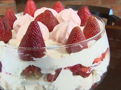 Receita Taça de Suspiros com Frutas Vermelhas