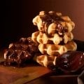 Receita Waffles com Calda de Chocolate e Banana