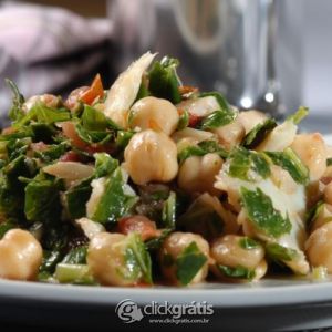 Receita Salada com Grão-de-bico à Portuguesa