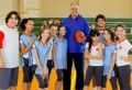 As chiquititas e chiquititos treinam basquete com Oscar Schmidt - Foto: Divulgação SBT